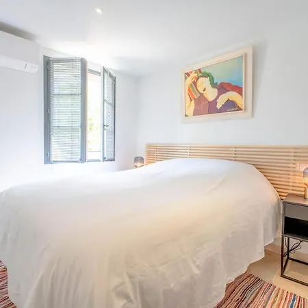 Les Lices B L Equiped & L Shellter Apartment *